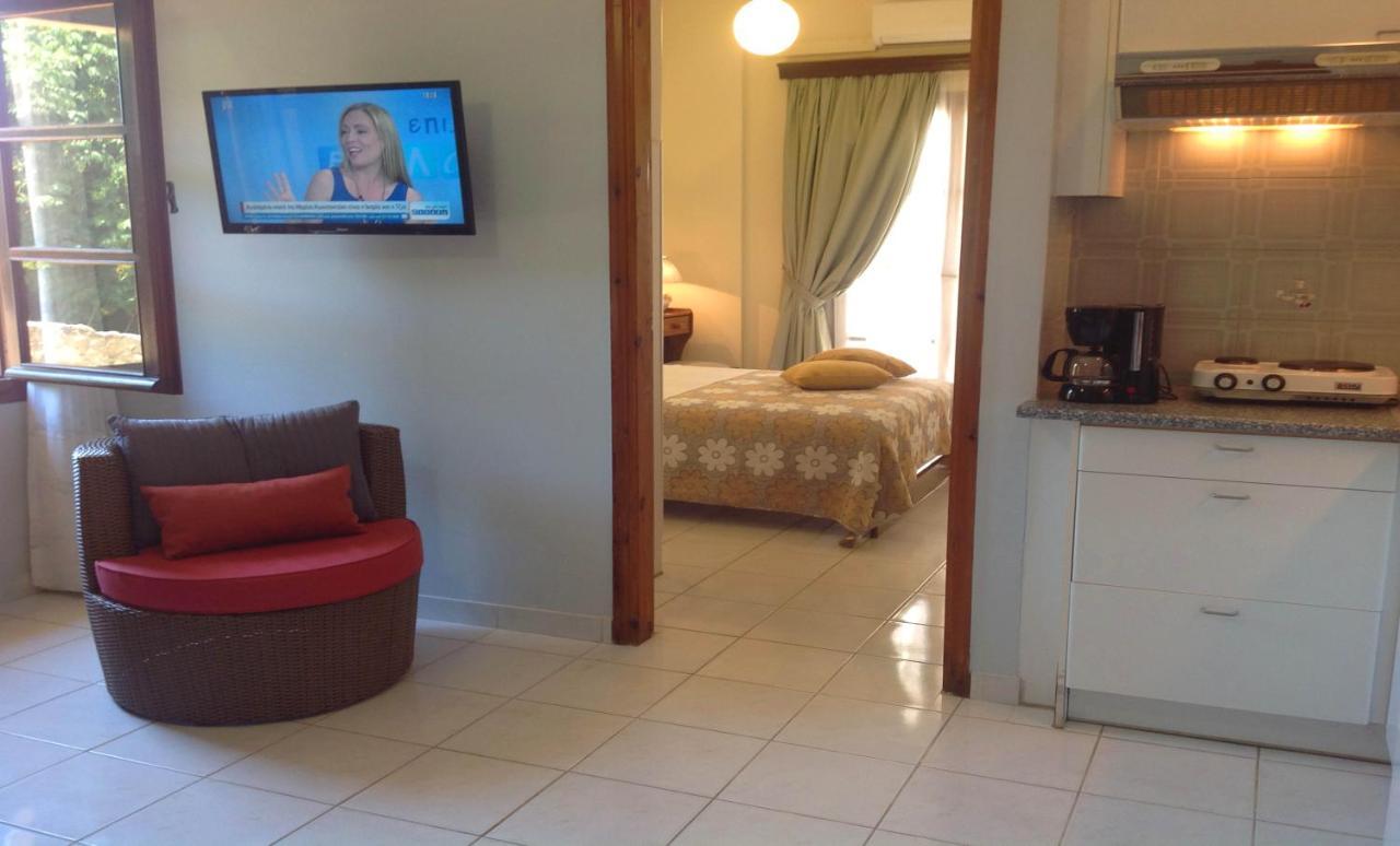 Asterias Studios & Apartments คาลีเวส ภายนอก รูปภาพ