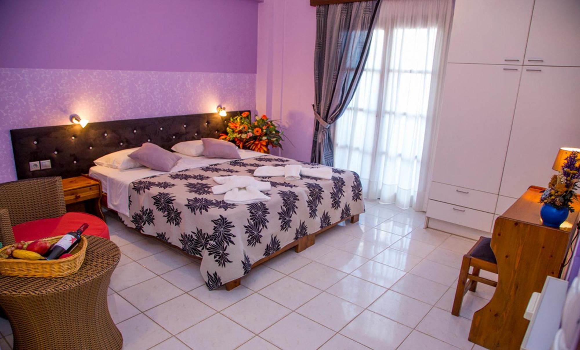 Asterias Studios & Apartments คาลีเวส ภายนอก รูปภาพ