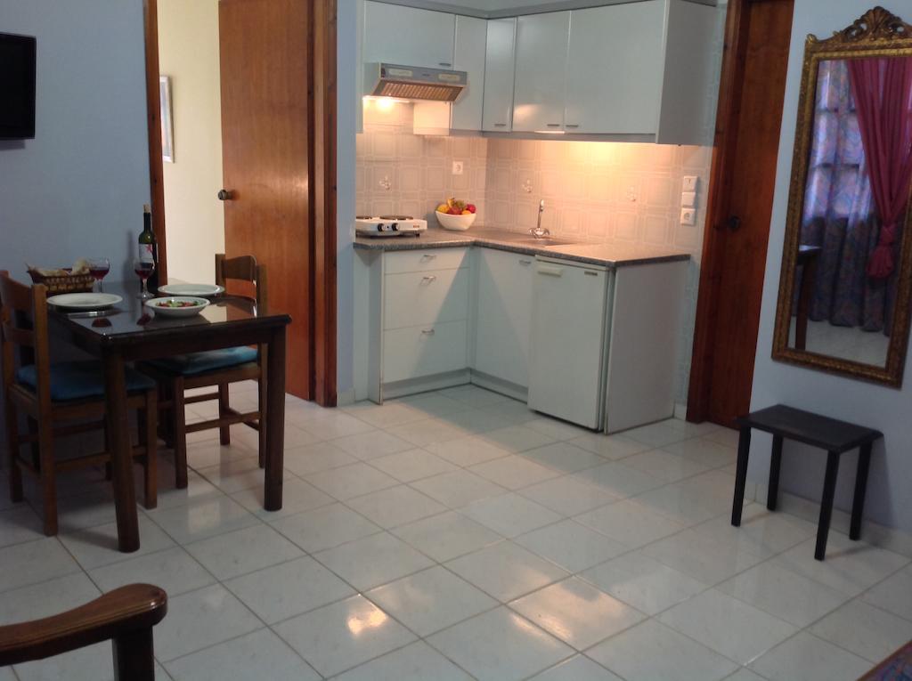 Asterias Studios & Apartments คาลีเวส ห้อง รูปภาพ