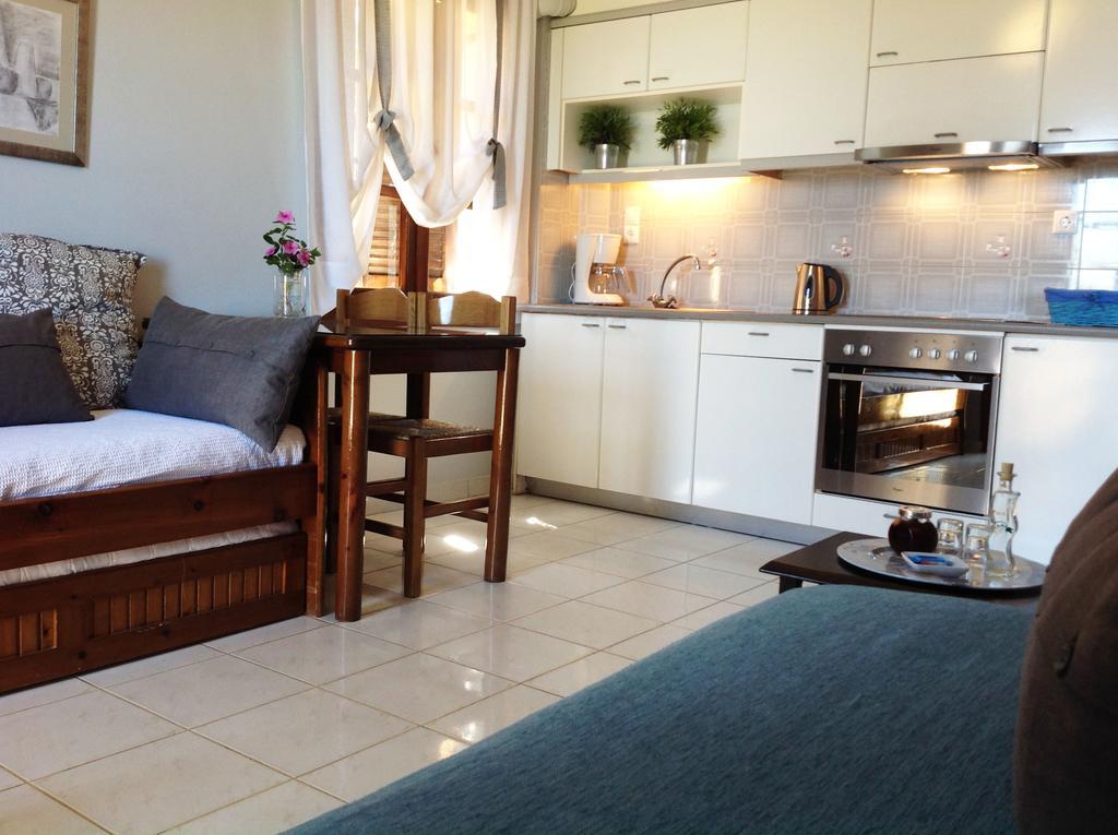 Asterias Studios & Apartments คาลีเวส ห้อง รูปภาพ